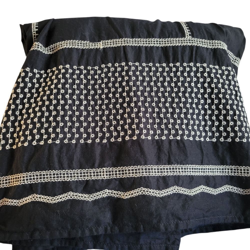Elegant Black Skirt with Cream Accents Size 20W - Picture 4 of 4